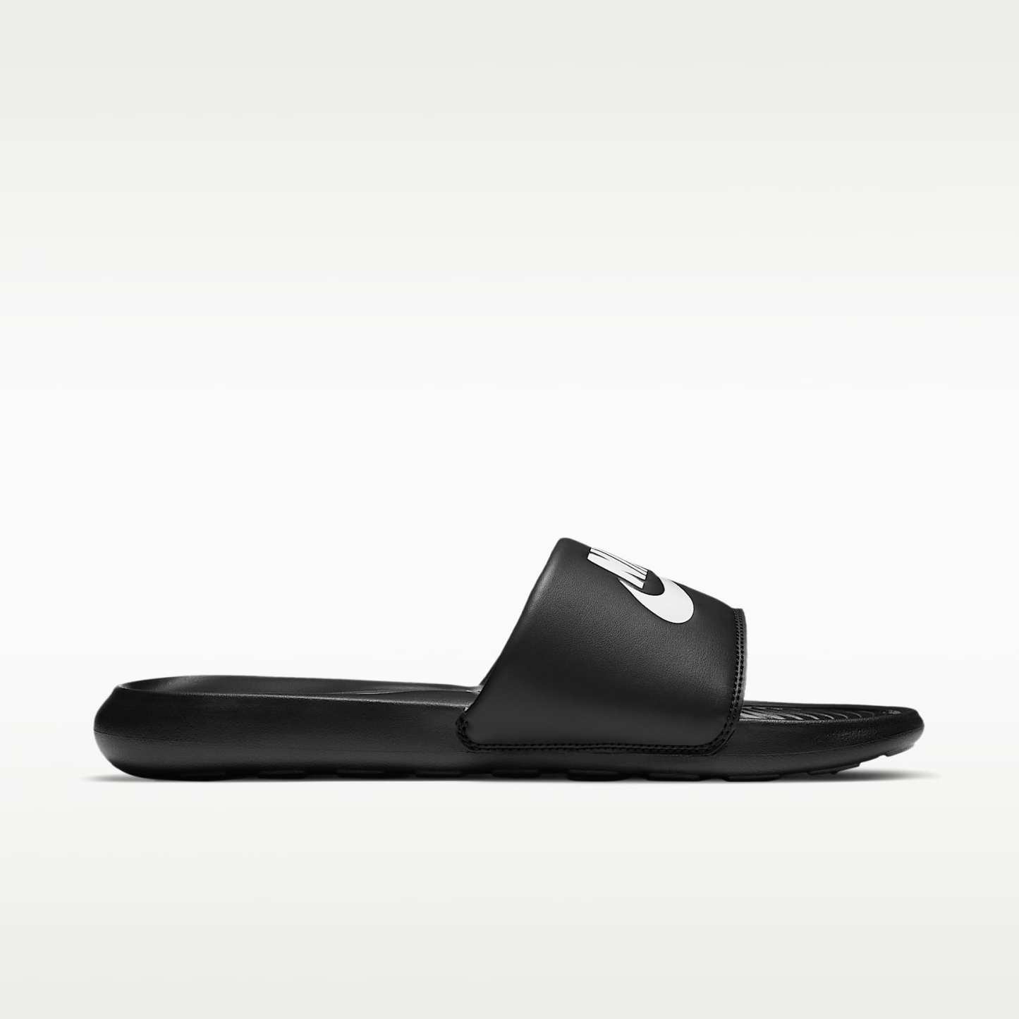 Nike Victori One Slides (Herren) – Schwarz/Schwarz/Weiß