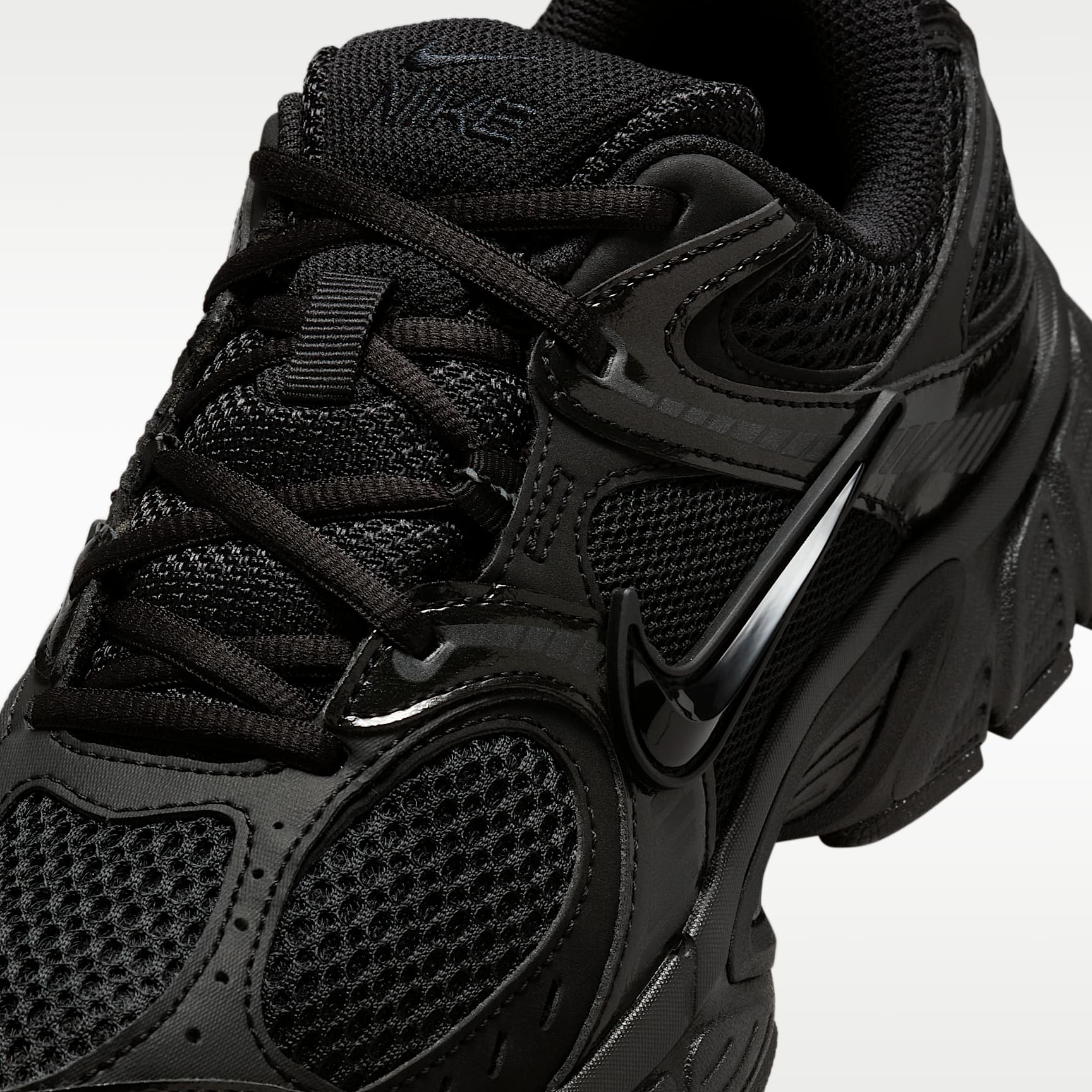 Nike V5 RNR Schuh mit reflektierenden Akzenten (Damen) – Schwarz/Anthracite/Schwarz
