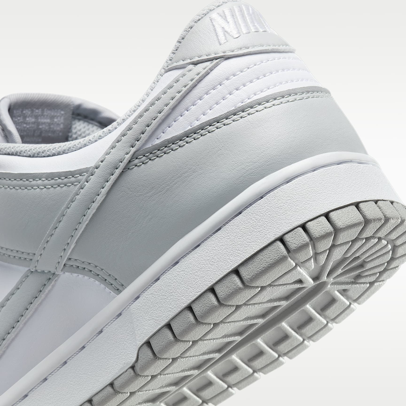 Nike Dunk Low Retro Herrenschuh – Weiß/Weiß/Light Smoke Grey