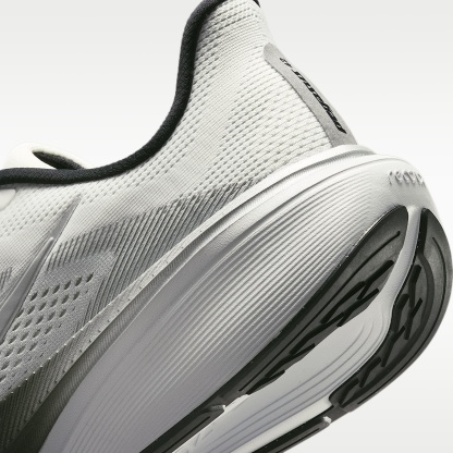 Nike Pegasus 42 Straßenlaufschuh (Herren) – Summit White/Photon Dust/Schwarz/Metallic Silver