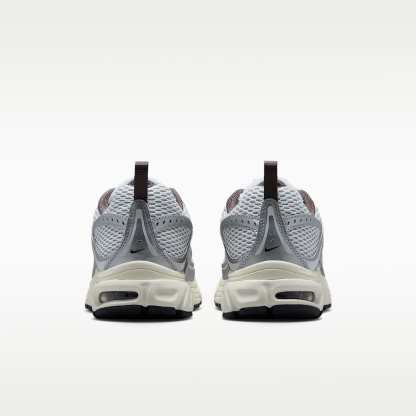 Nike Air Max Moto 2K Schuh für ältere Kinder – Platinum Tint/Cave Stone/Anthracite/Metallic Silver