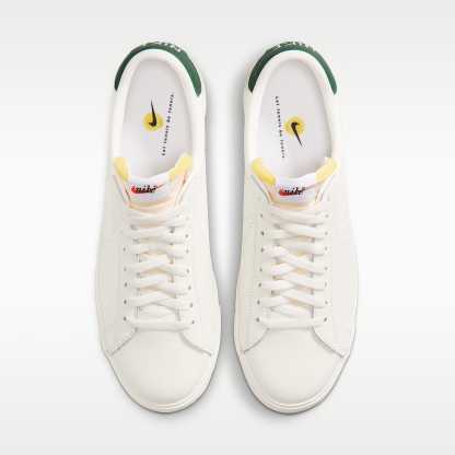 Nike Tennis Classic Schuh (Herren) – Sail/Fir/Team Orange/Sail
