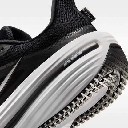 Nike Winflo 12 Straßenlaufschuh (Herren) – Schwarz/Dark Smoke Grey/Weiß
