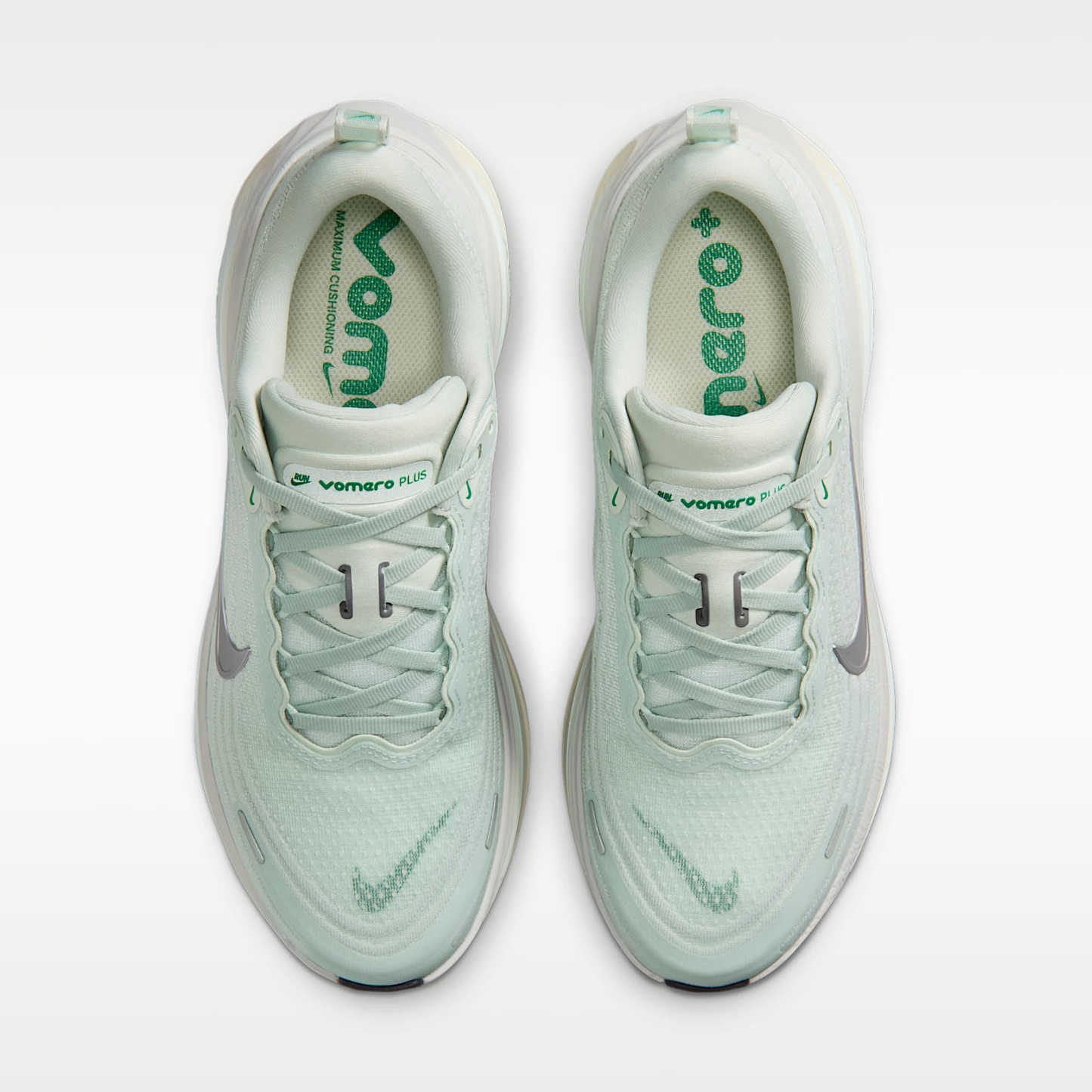 Nike Vomero Plus Straßenlaufschuh (Damen) – Light Silver/Barely Green/Sea Glass/Metallic Silver