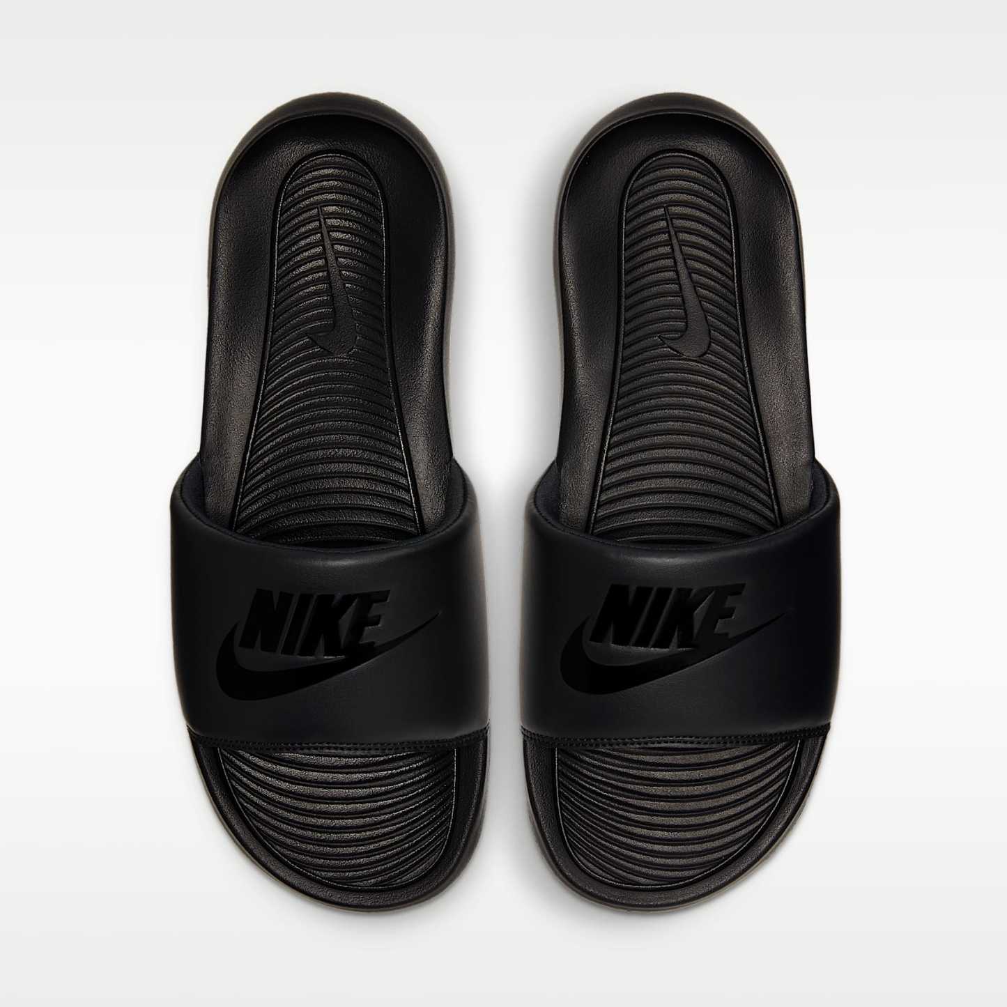 Nike Victori One Slides (Herren) – Schwarz/Schwarz/Schwarz