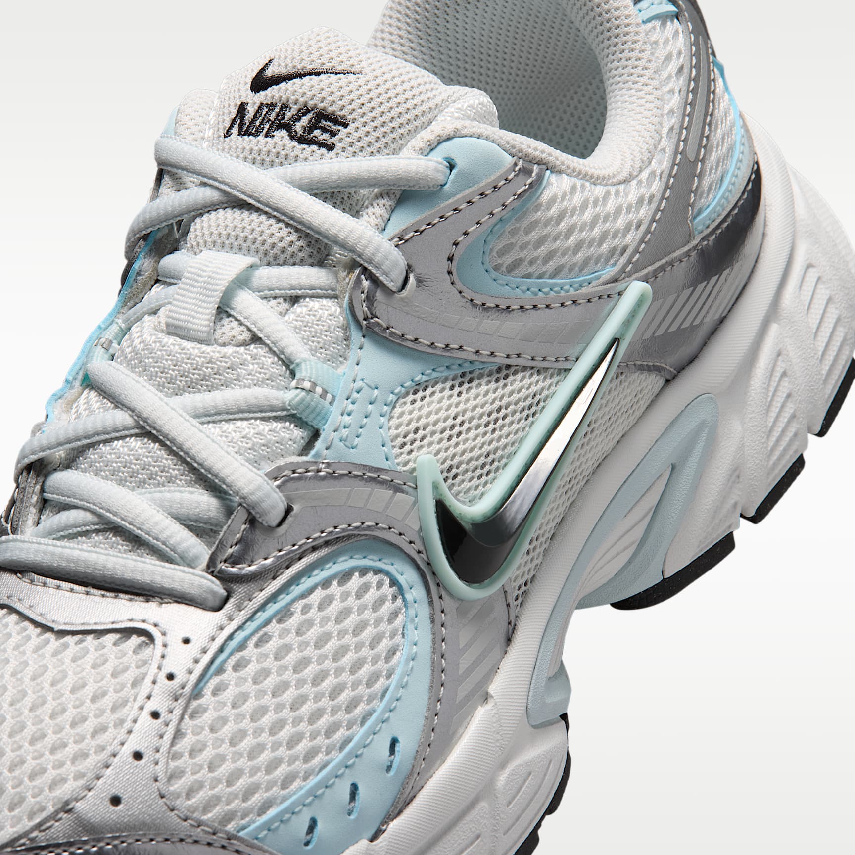 Nike V5 RNR Schuh mit reflektierenden Akzenten (Damen) – Grey Fog/Off White/Glacier Blue/Anthracite