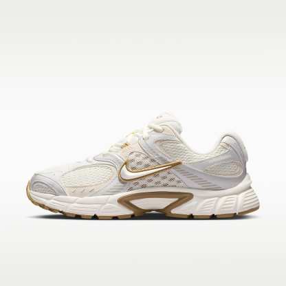Nike V5 RNR Schuh mit reflektierenden Akzenten (Damen) – Sail/Parachute Beige/Light Orewood Brown/Sail
