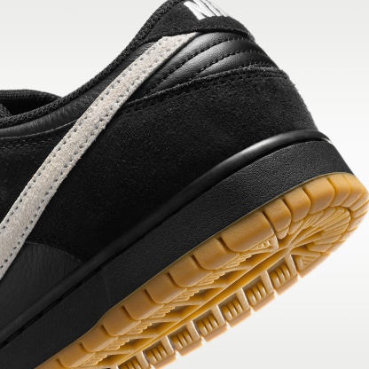 Nike SB Dunk Low Pro Skateboardschuh – Schwarz/Schwarz/Gum Light Brown/Weiß