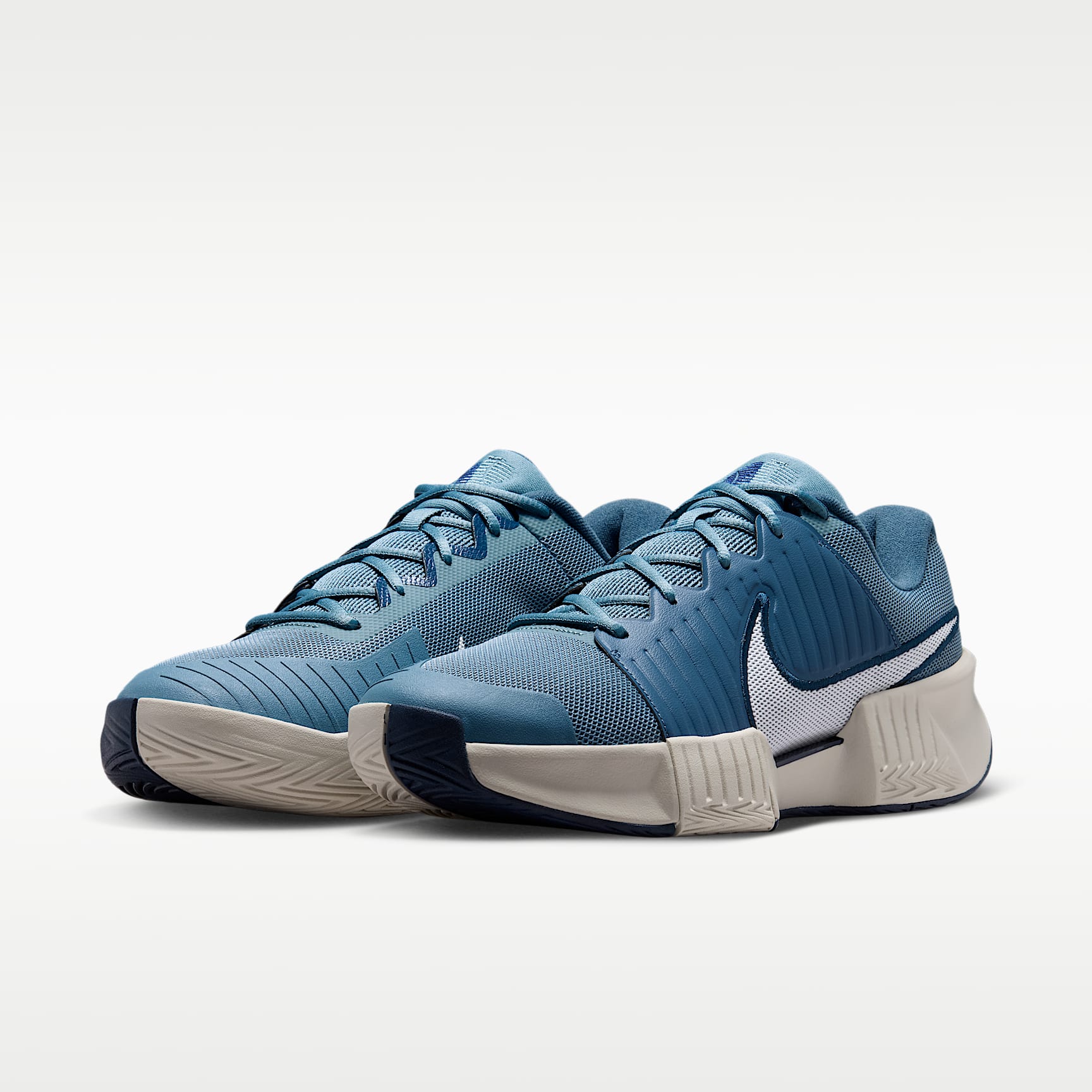 Nike GP Challenge Pro Herren-Tennisschuh für Hartplätze – Smokey Blue/Light Bone/New Slate/Weiß