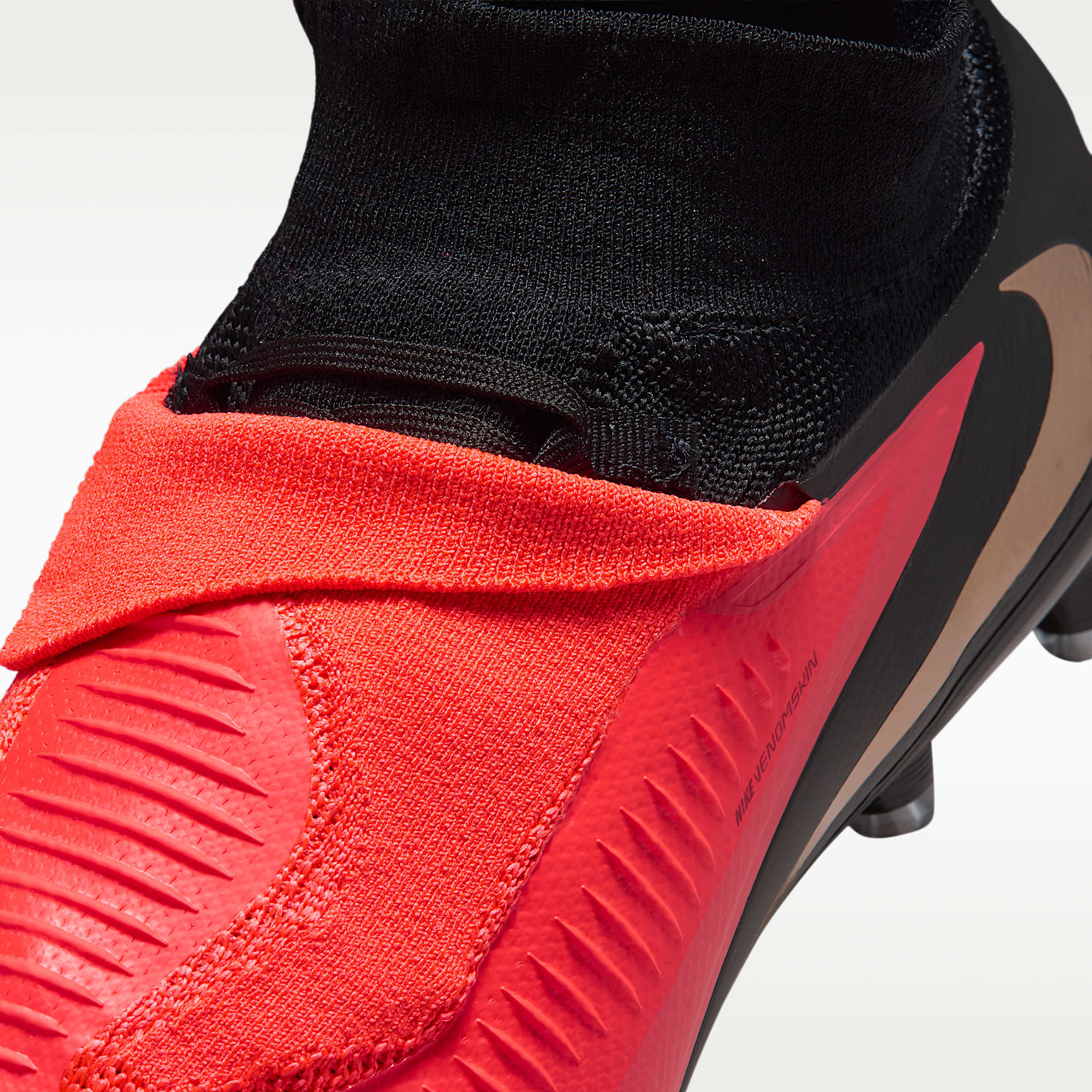 Nike Phantom 6 High Pro Fußballschuh für Kunstrasen – Bright Crimson/Schwarz/Blur