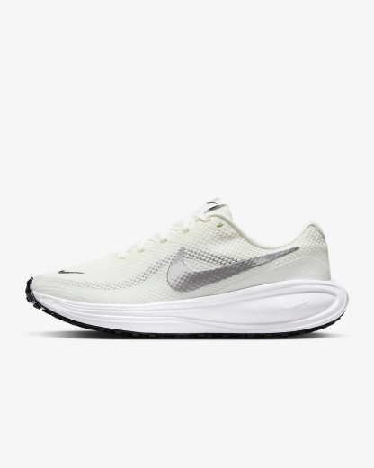 Nike Revolution 8 Straßenlaufschuh (Damen) – Sail/Weiß/Schwarz/Metallic Silver