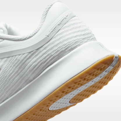 Nike Vapor Pro 3 Tennisschuh für Hartplätze (Damen) – Weiß/Summit White/Linen/Light Orewood Brown