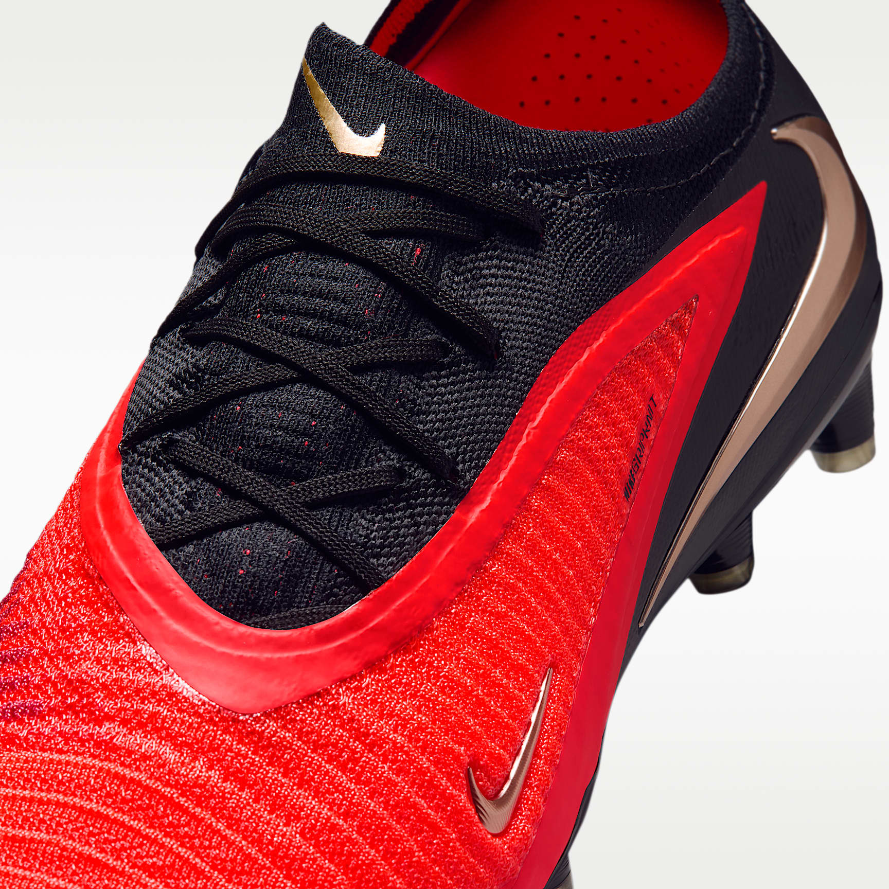 Nike Phantom 6 Low Elite Fußballschuh für Kunstrasen – Bright Crimson/Bright Crimson/Schwarz