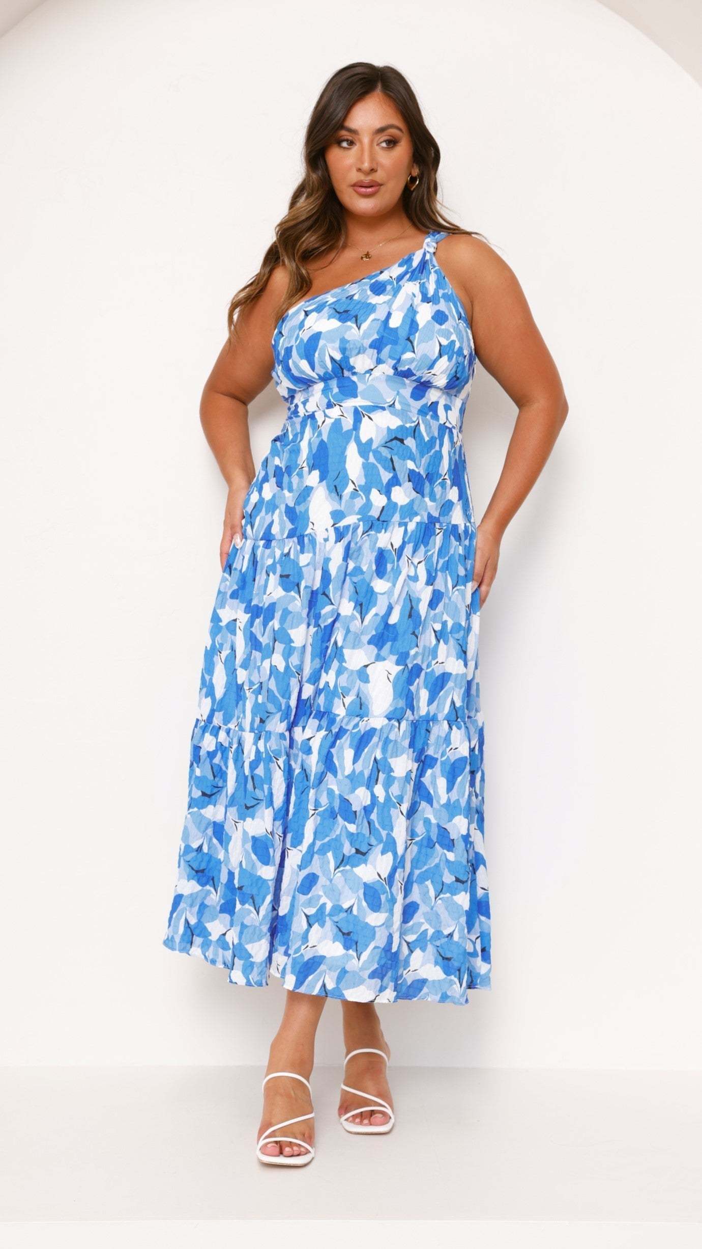 Blue abstract print sleeveless tiered midi dress with cinched waist