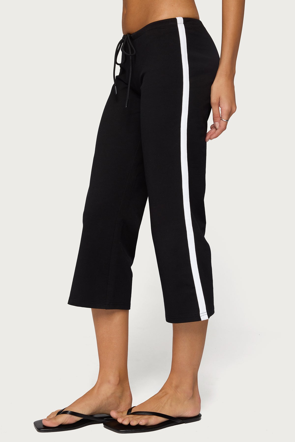 Milene Contrast French Terry Capri Pants - BLACK