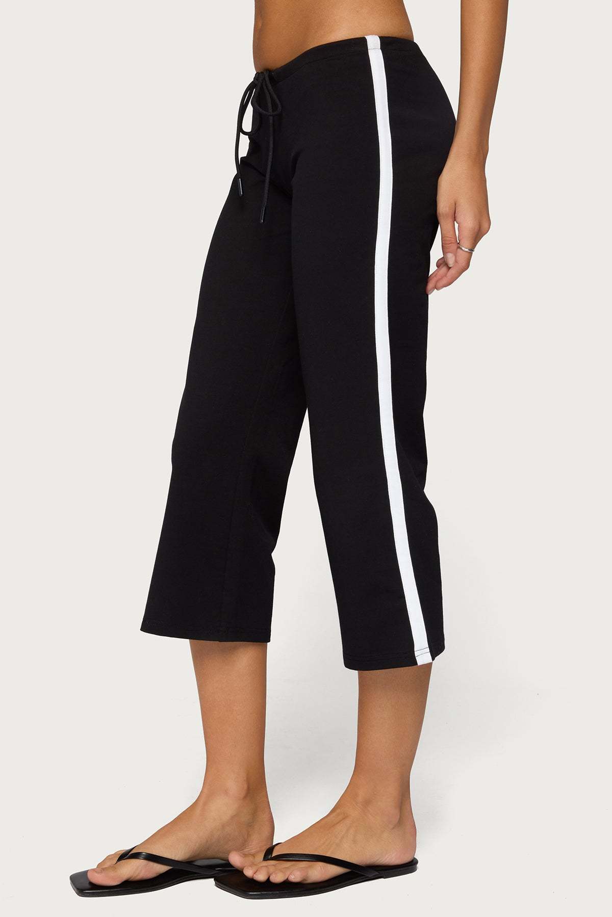 Milene Contrast French Terry Capri Pants - BLACK