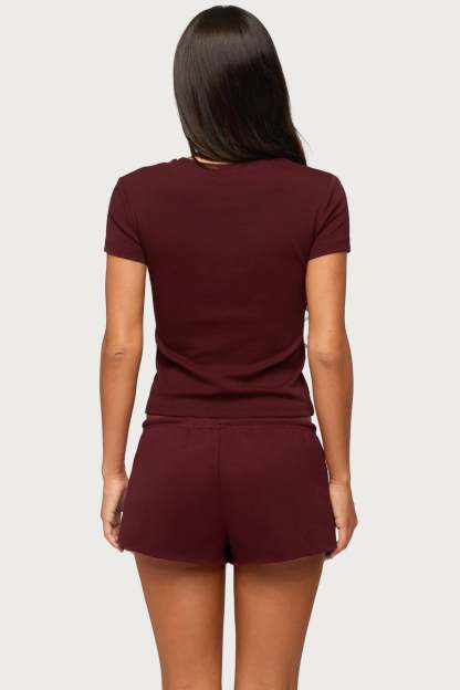 Sporty Babe Edikted T Shirt - BURGUNDY