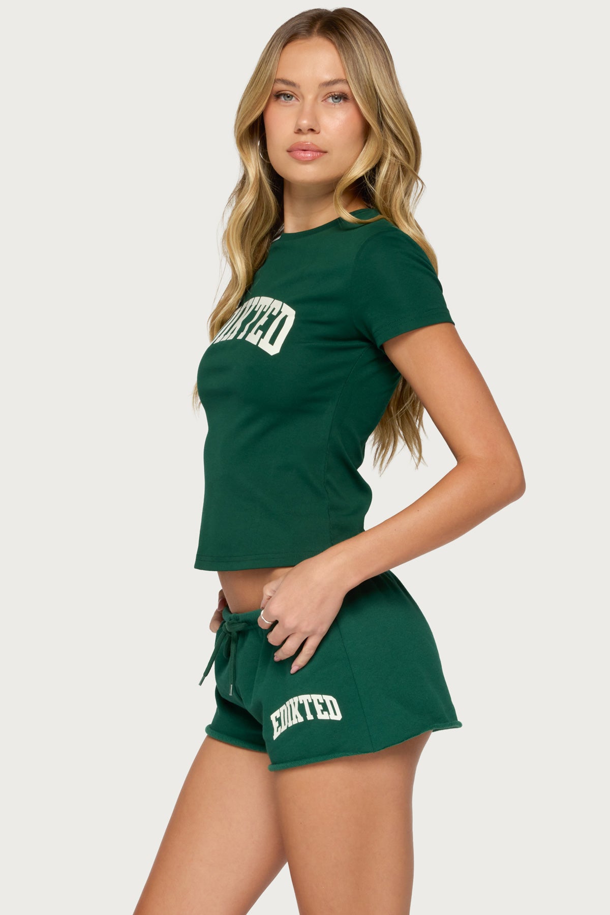 Sporty Babe Edikted T Shirt - GREEN