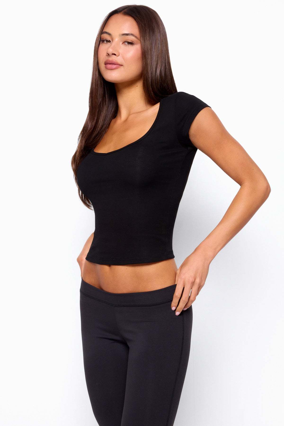 Chari Ribbed Scoop Neck T Shirt - BLACK