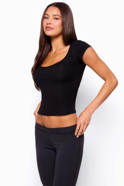 Chari Ribbed Scoop Neck T Shirt - BLACK