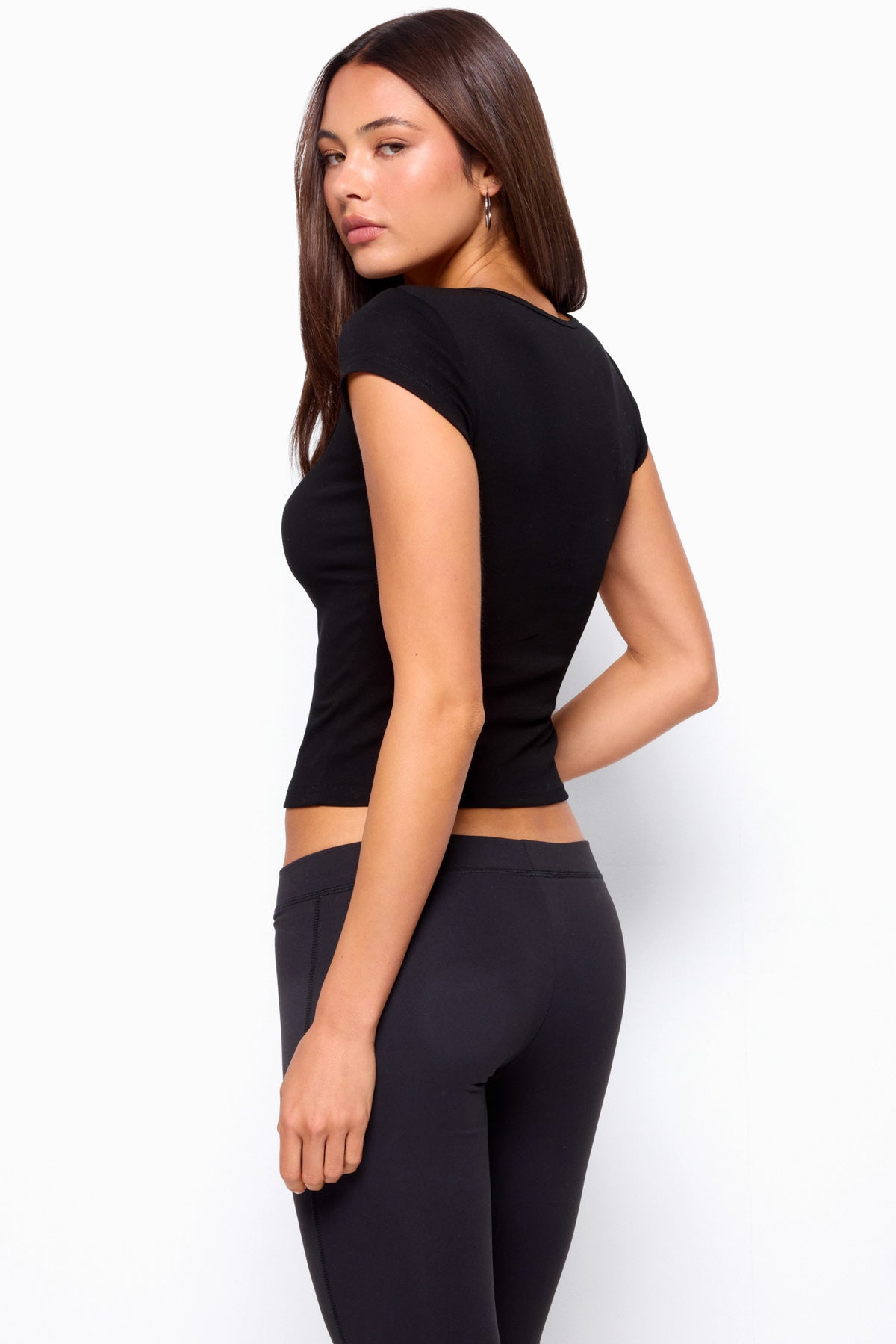 Chari Ribbed Scoop Neck T Shirt - BLACK