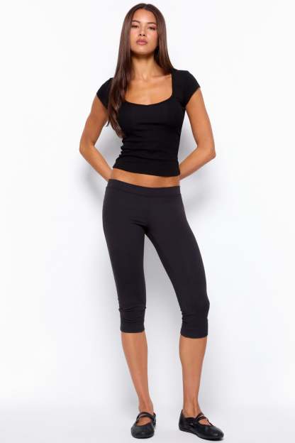 Chari Ribbed Scoop Neck T Shirt - BLACK