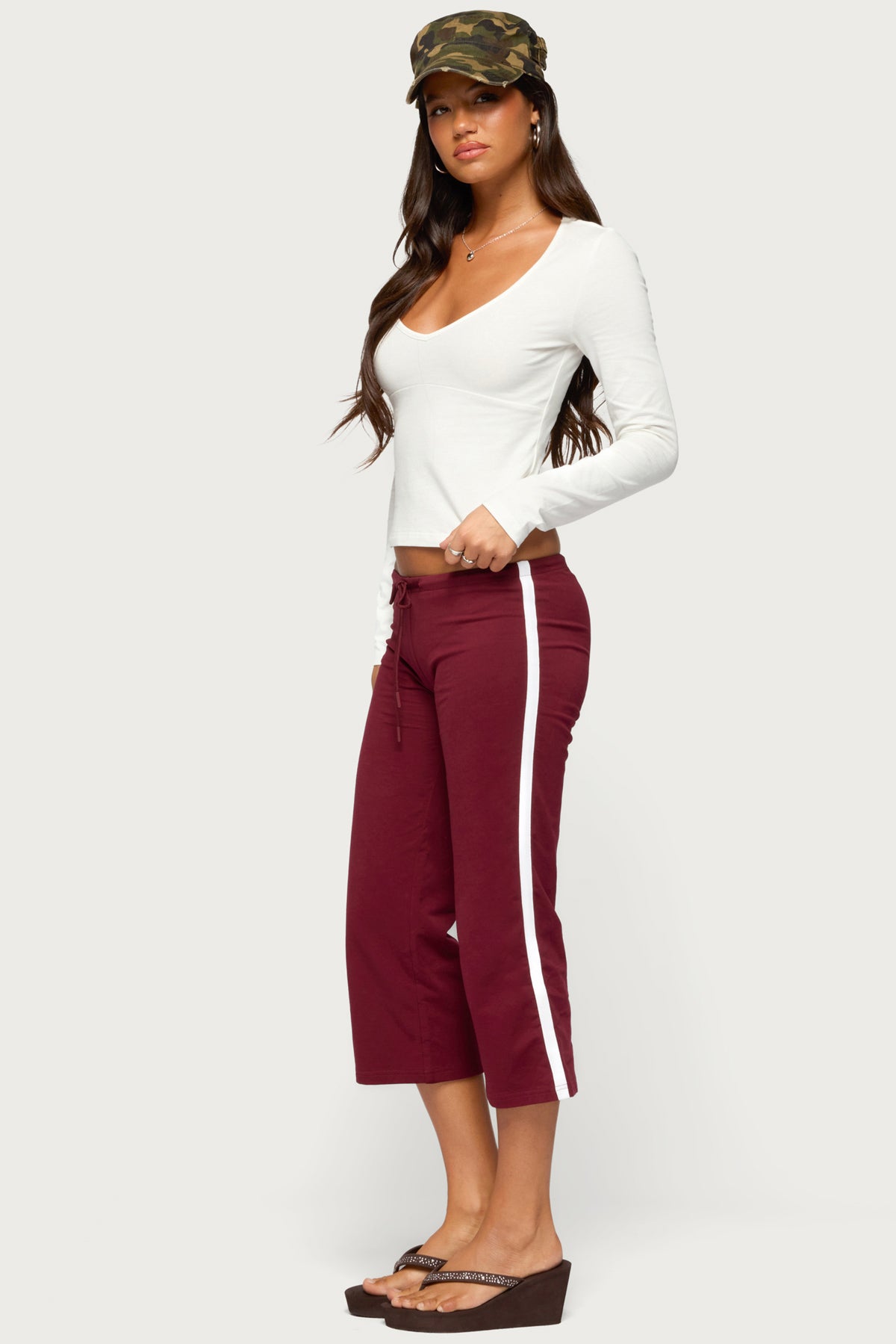 Milene Contrast French Terry Capri Pants - BURGUNDY