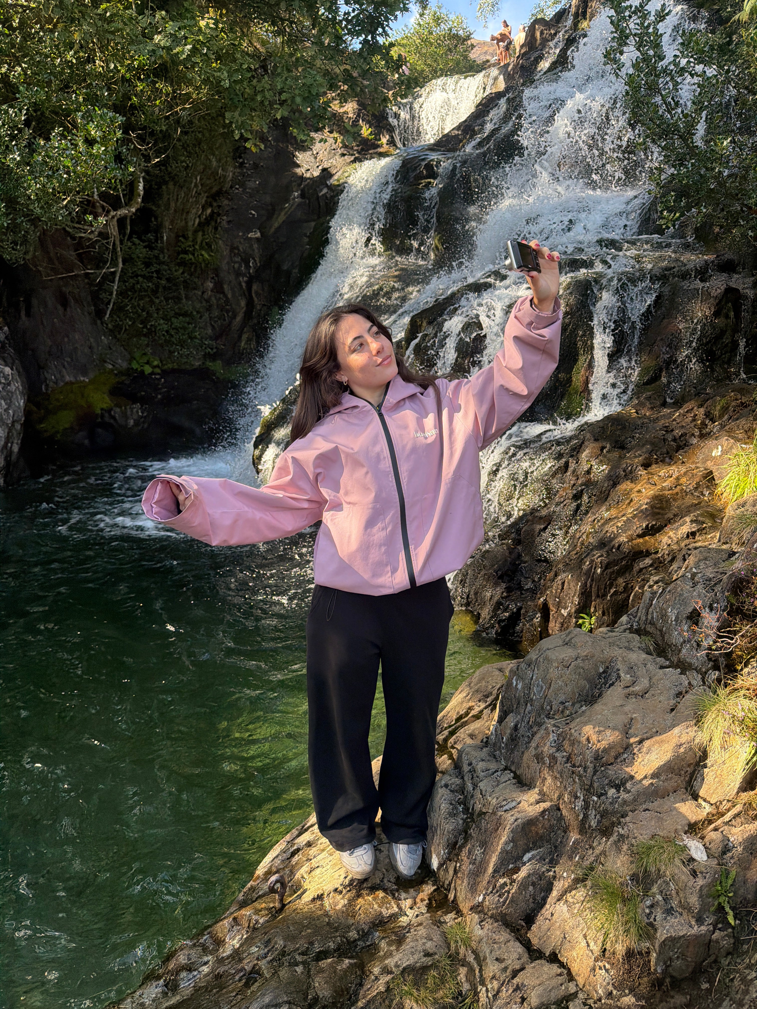 Water Reactive Cheetah Rain Jacket - Pink — source media 3