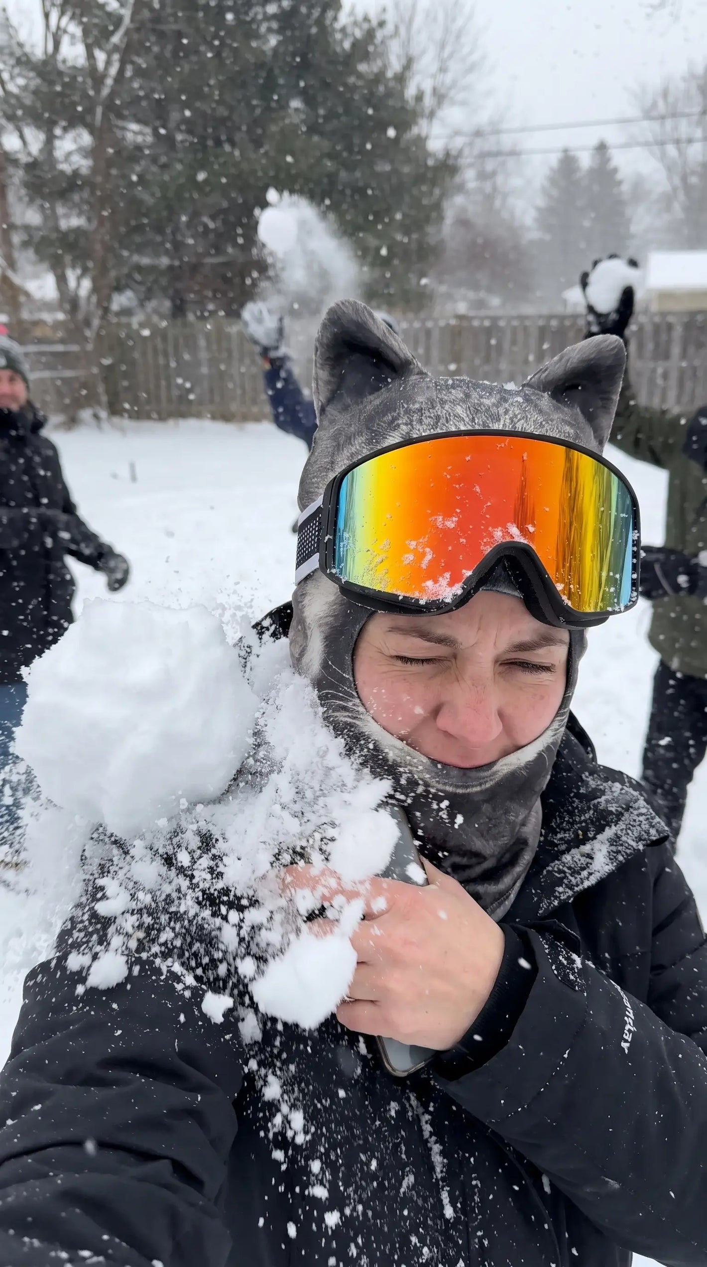 Skier wearing the grey cat Snoutlift on the slopes