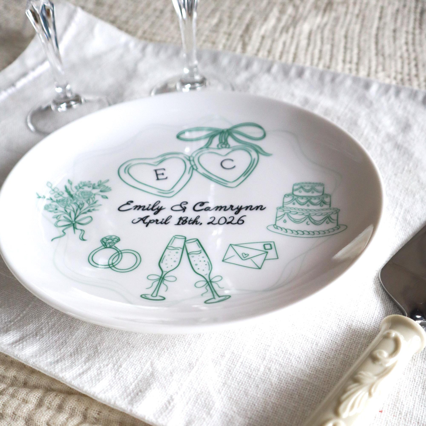 Custom Hand-Drawn Wedding Plate, Personalized Ceramic Keepsake with Initials & Date, Elegant Gold Line Art Anniversary Gift, Unique Engagement or Housewarming Decor