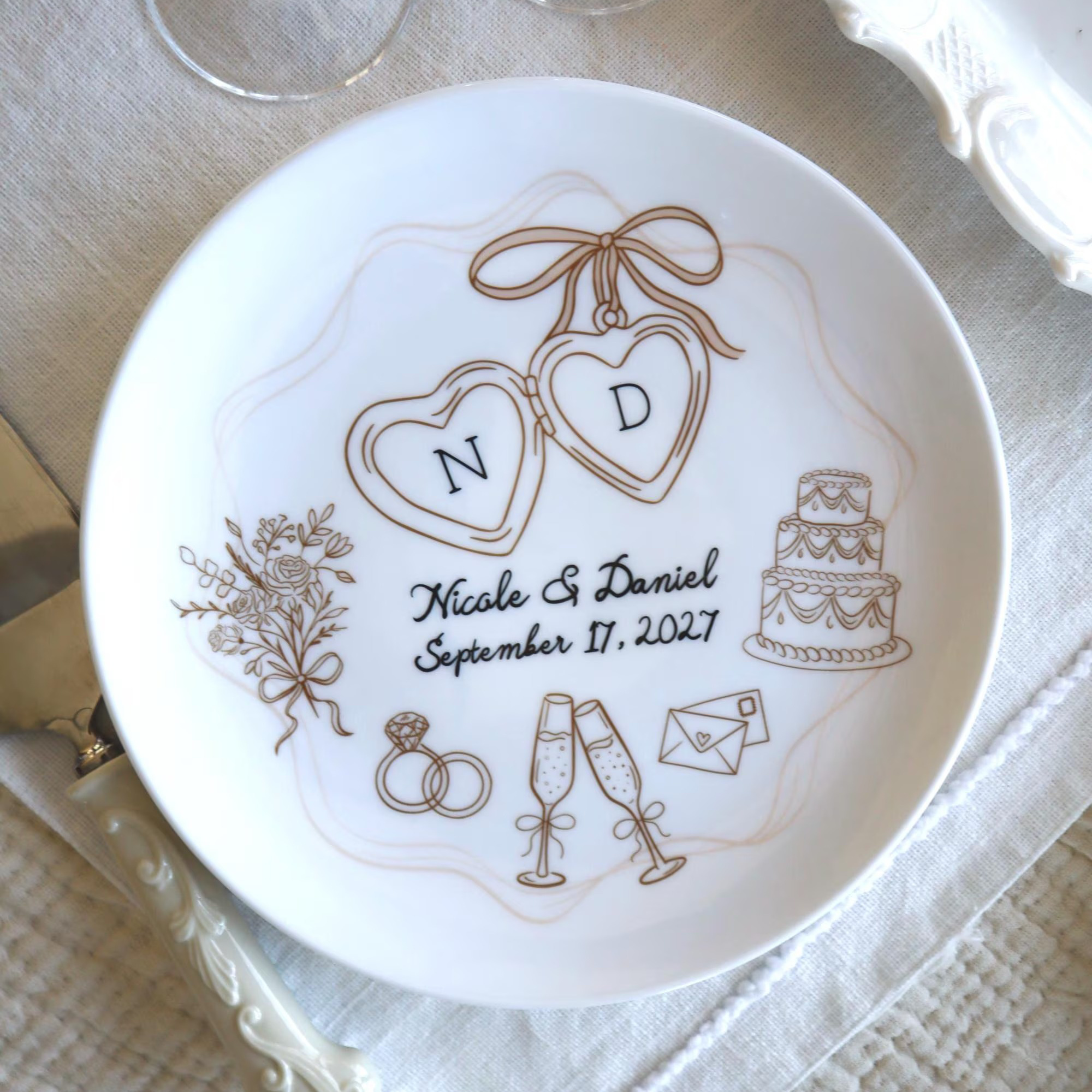 Custom Hand-Drawn Wedding Plate, Personalized Ceramic Keepsake with Initials & Date, Elegant Gold Line Art Anniversary Gift, Unique Engagement or Housewarming Decor