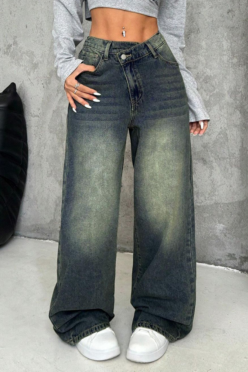 Women‘s Fluid Relaxed Fit Washed Low-Rise Jeans