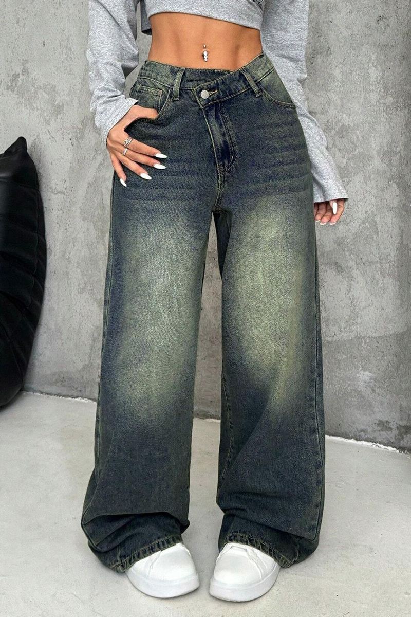 Women‘s Fluid Relaxed Fit Washed Low-Rise Jeans