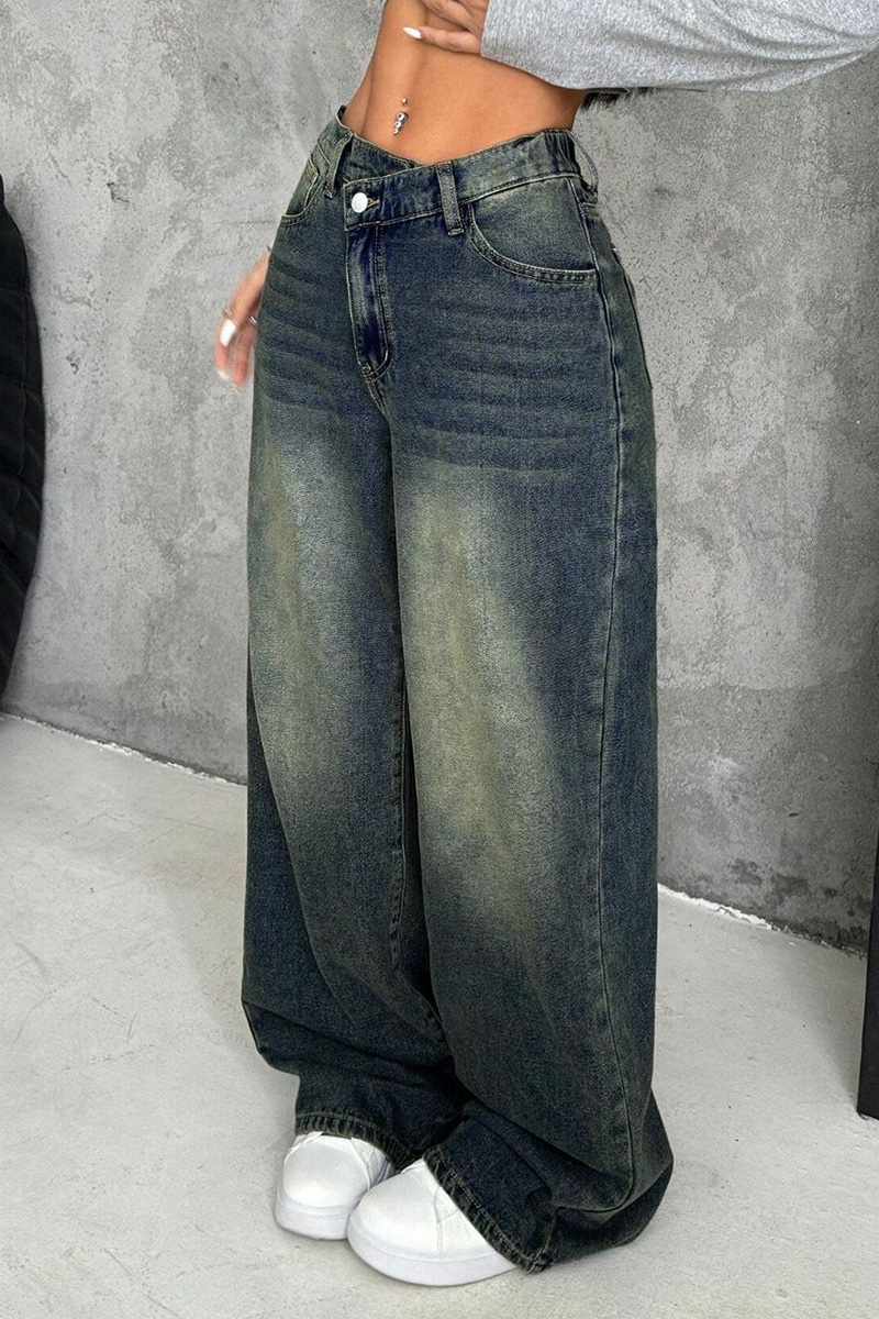 Women‘s Fluid Relaxed Fit Washed Low-Rise Jeans