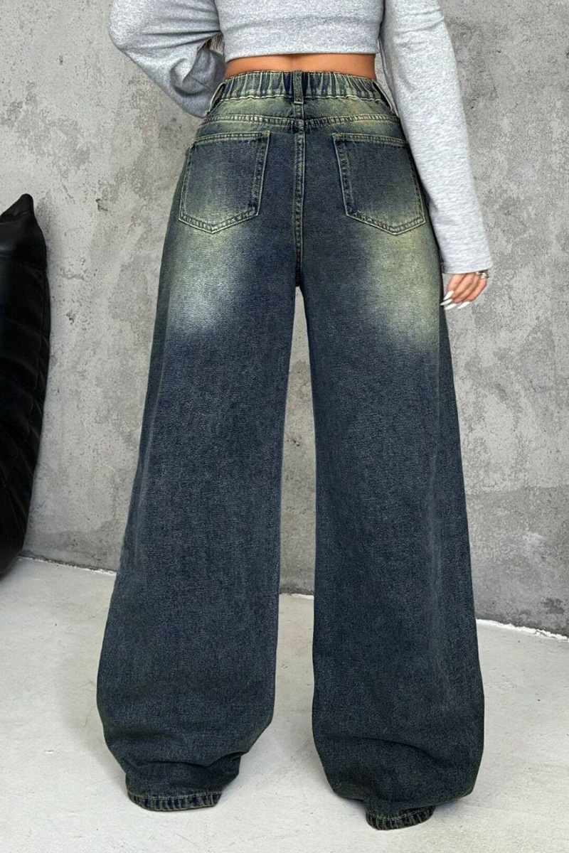 Women‘s Fluid Relaxed Fit Washed Low-Rise Jeans
