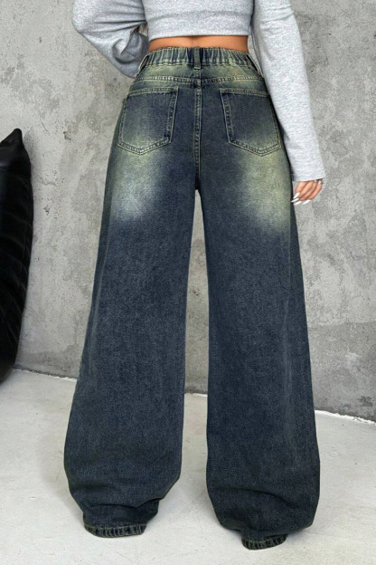 Women‘s Fluid Relaxed Fit Washed Low-Rise Jeans
