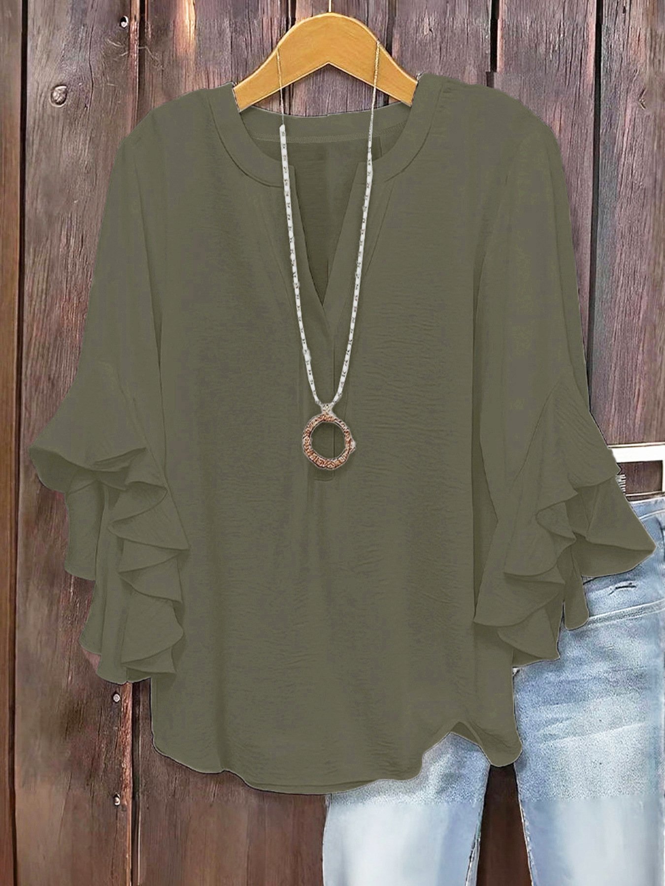 🍃 Plus Size Women's Floral V-Neck Blouse Flowy Ruffled Sleeve Top for Arm & Tummy Flattering Lightweight Casual Summer Shirt ☀️