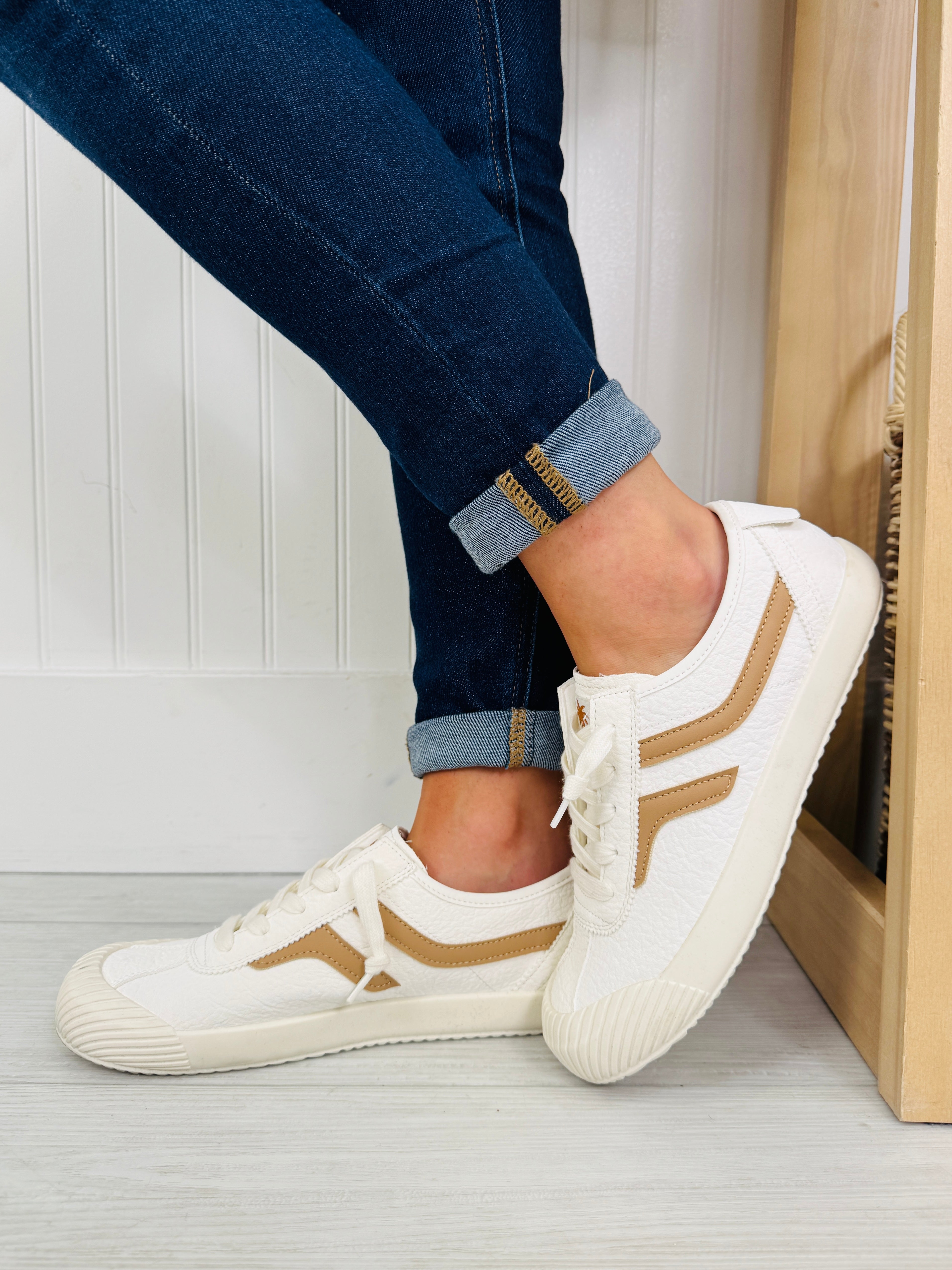 Women's Cushioned Sneakers - product view 2