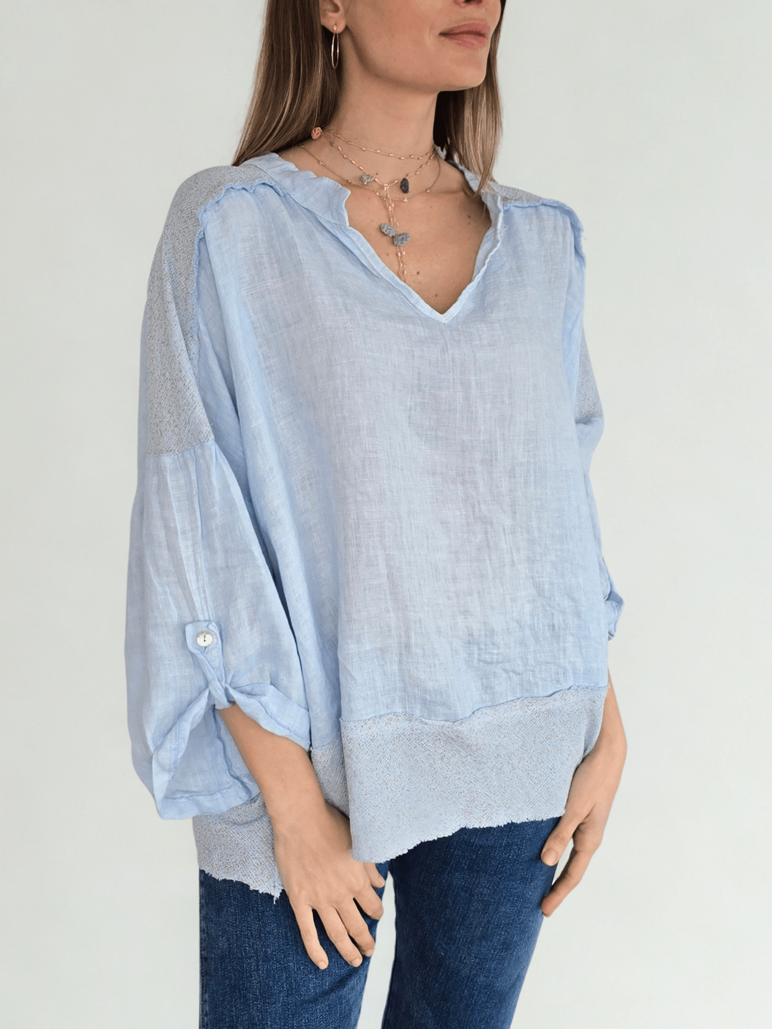 Blusa Italiana 100% lino escote en V, color Celeste