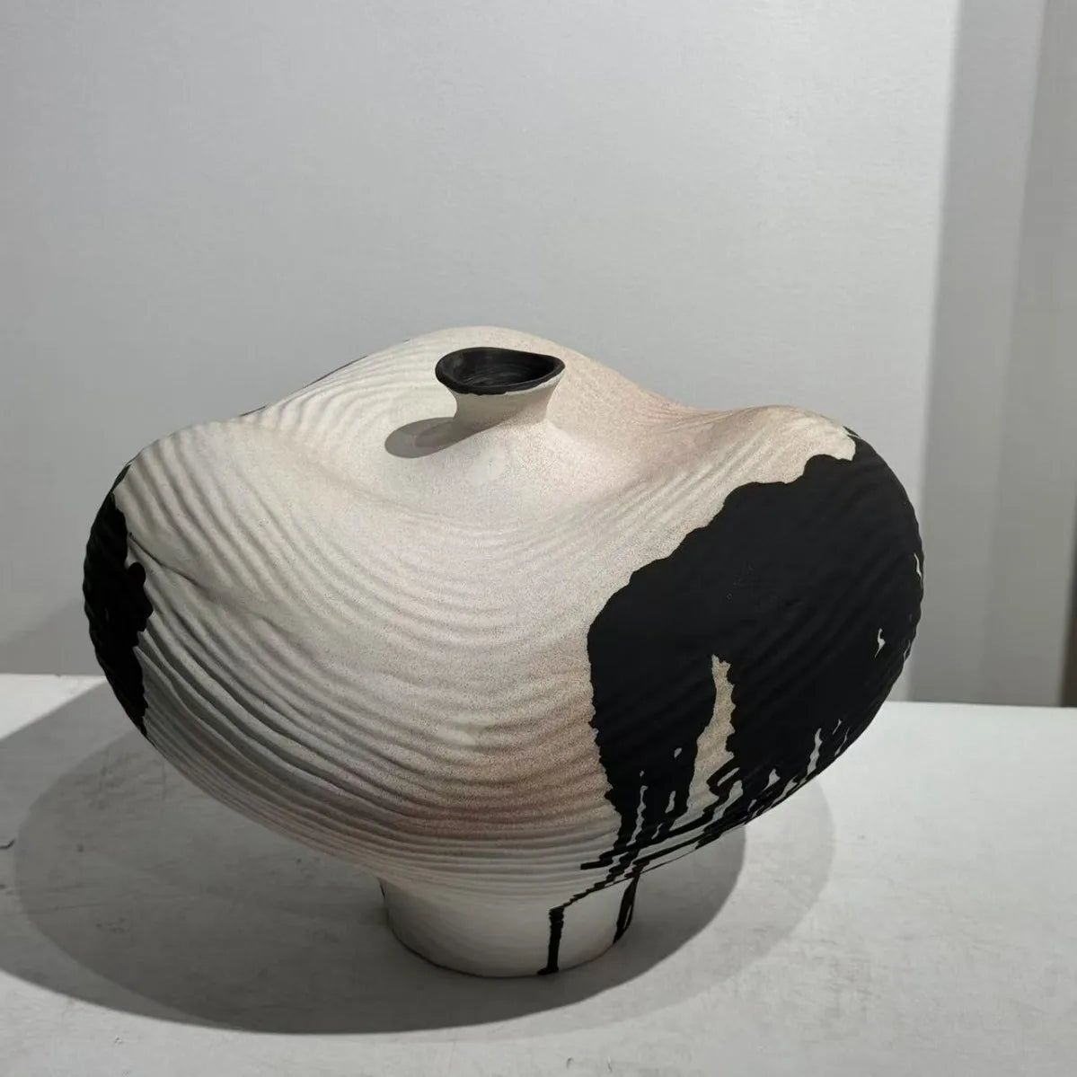 Irregular Shape Ink Drip Vase product detail view 4