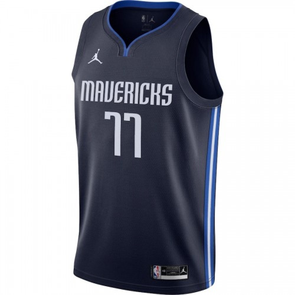 Men's Dallas Mavericks Luka Dončić #77 Navy 2020/21 Swingman Jersey Statement - second front view