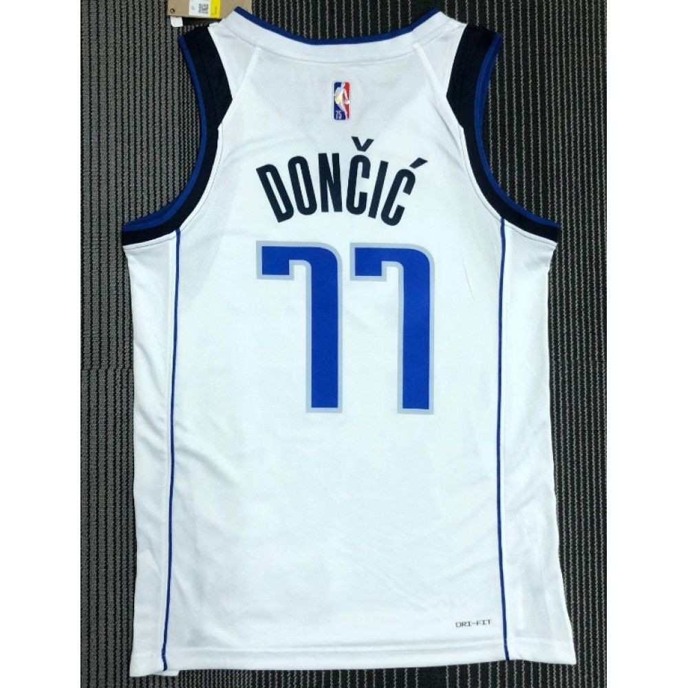Men's Dallas Mavericks Luka Dončić #77 White 2021/22 Swingman NBA Jersey Icon - second front view