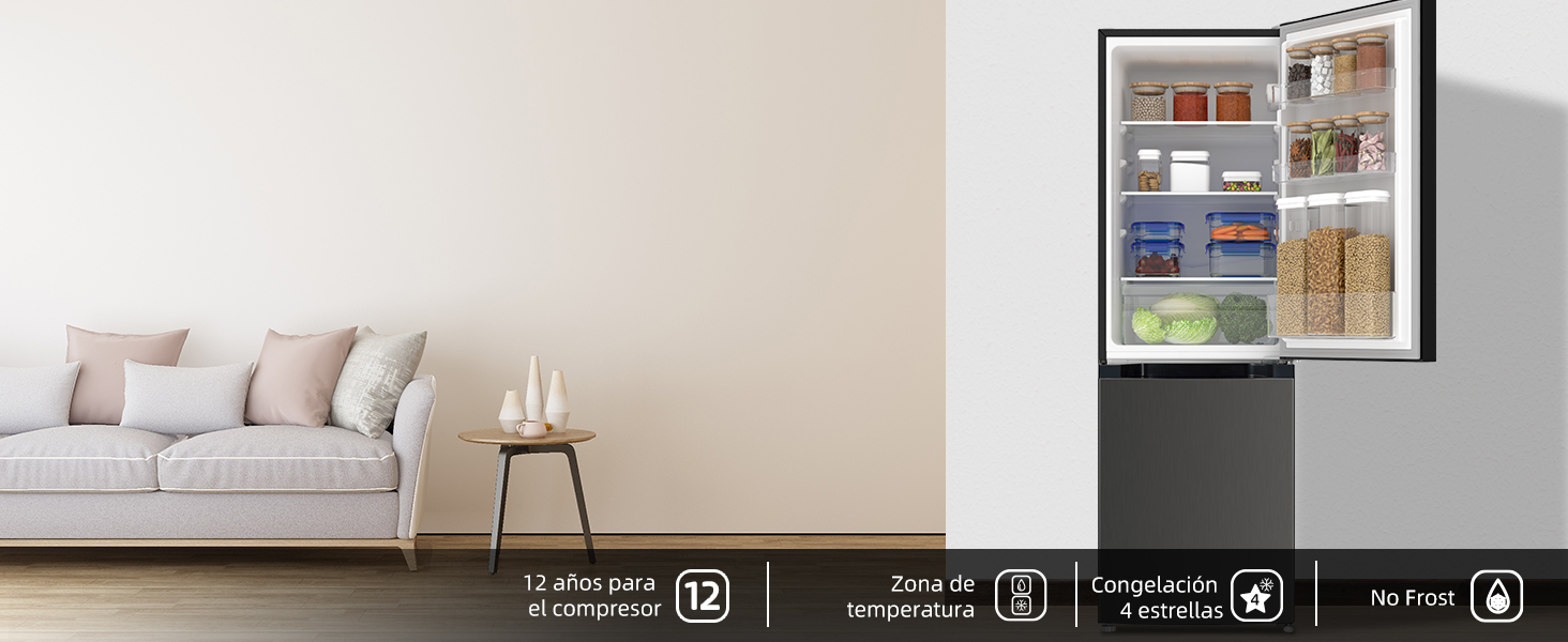 Abra el refrigerador en una sala de estar, con un interior espacioso con varios estantes y compartimentos para almacenar alimentos de manera organizada