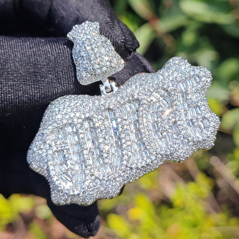 white gold JUICE letter pendant front view luxury streetwear jewelry