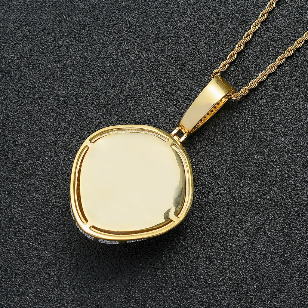 back view royal lion pendant craftsmanship
