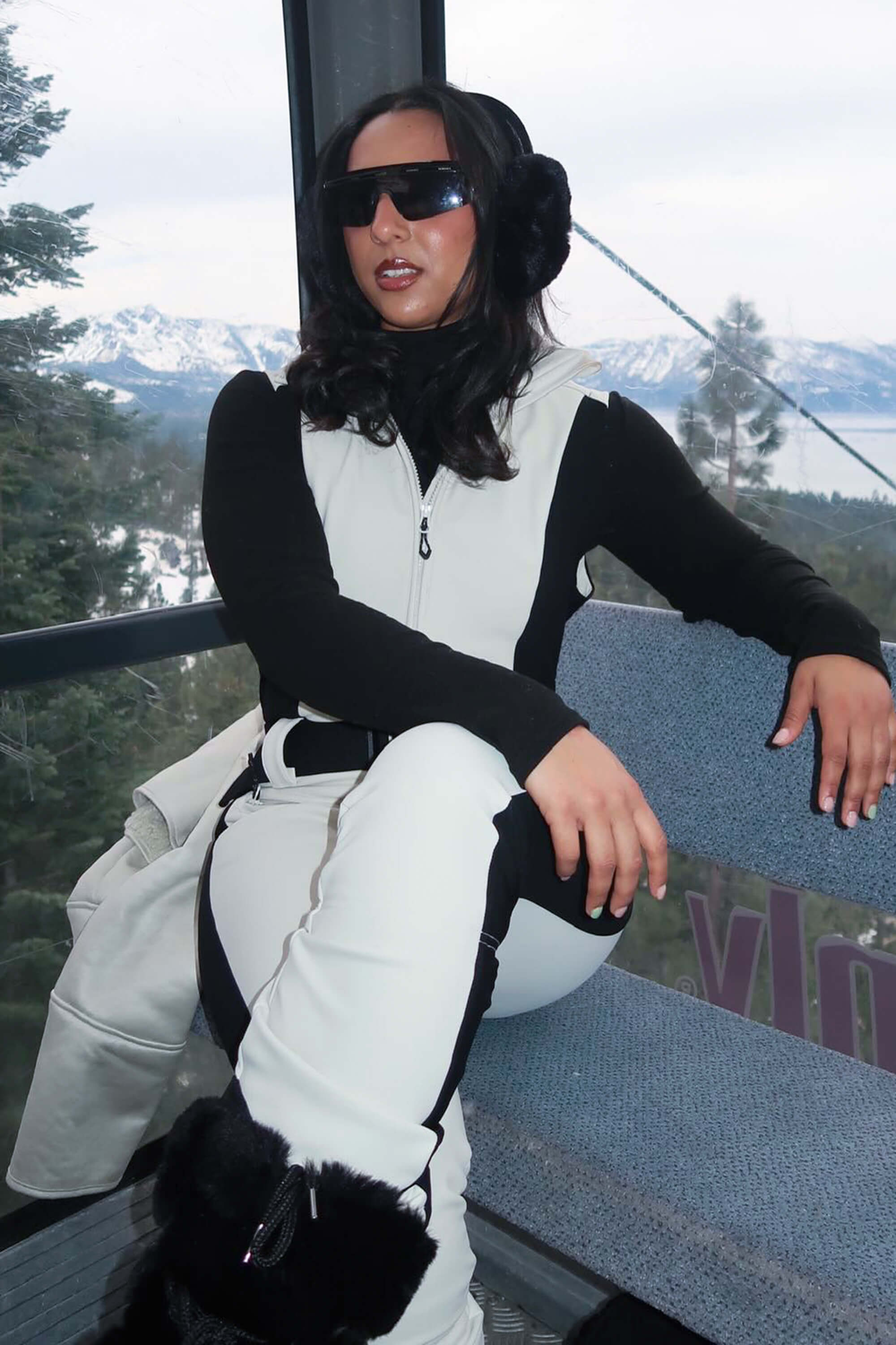 Women's Off White Chic Slim-Fit One-Piece Ski Suit with Detachable Cozy Sherpa Jacket & Flared Legs
