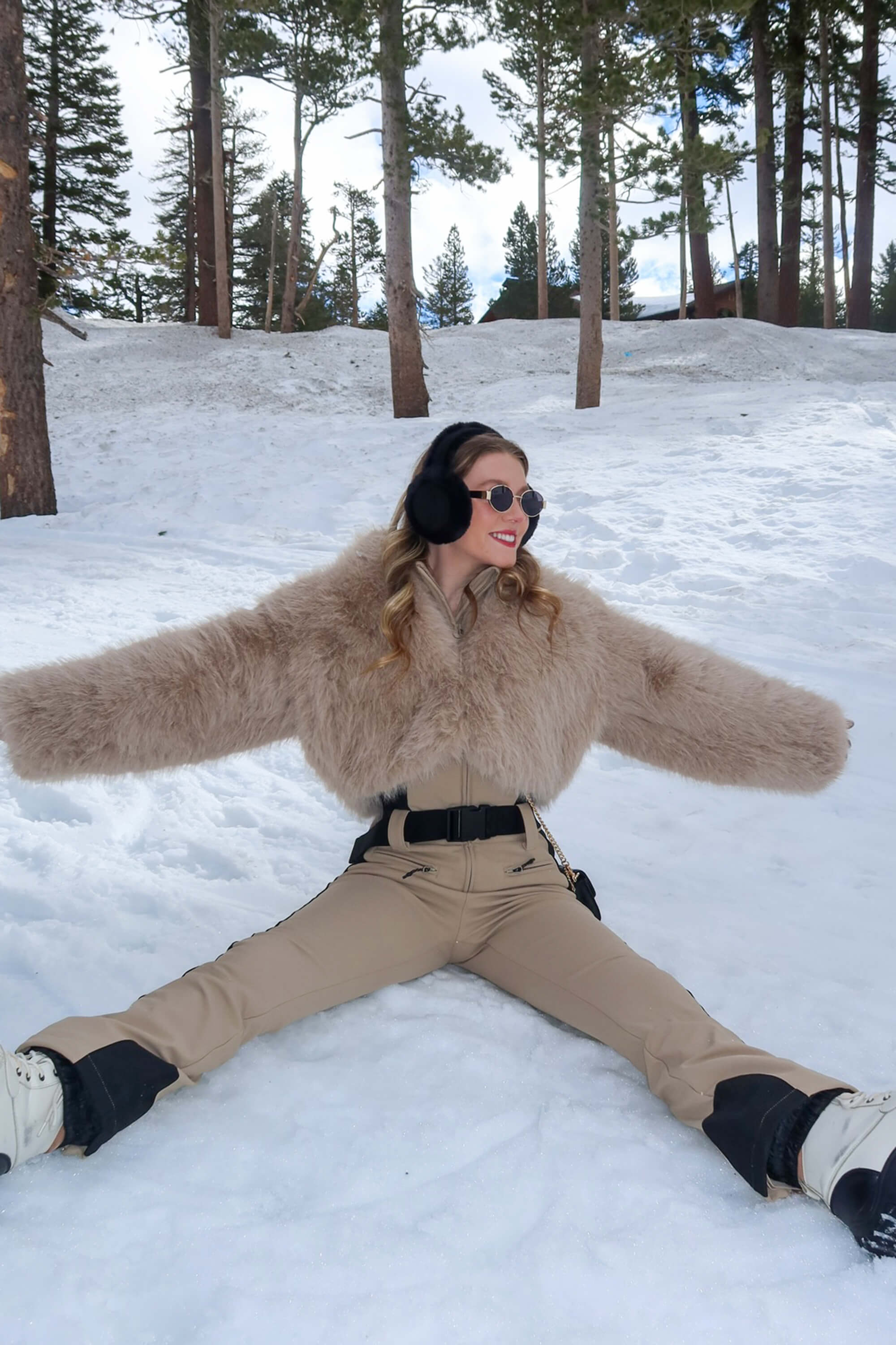 Women's White Stylish Slim-Fit One-Piece Ski Suit with Detachable Faux Fox Fur Jacket & Flared Legs