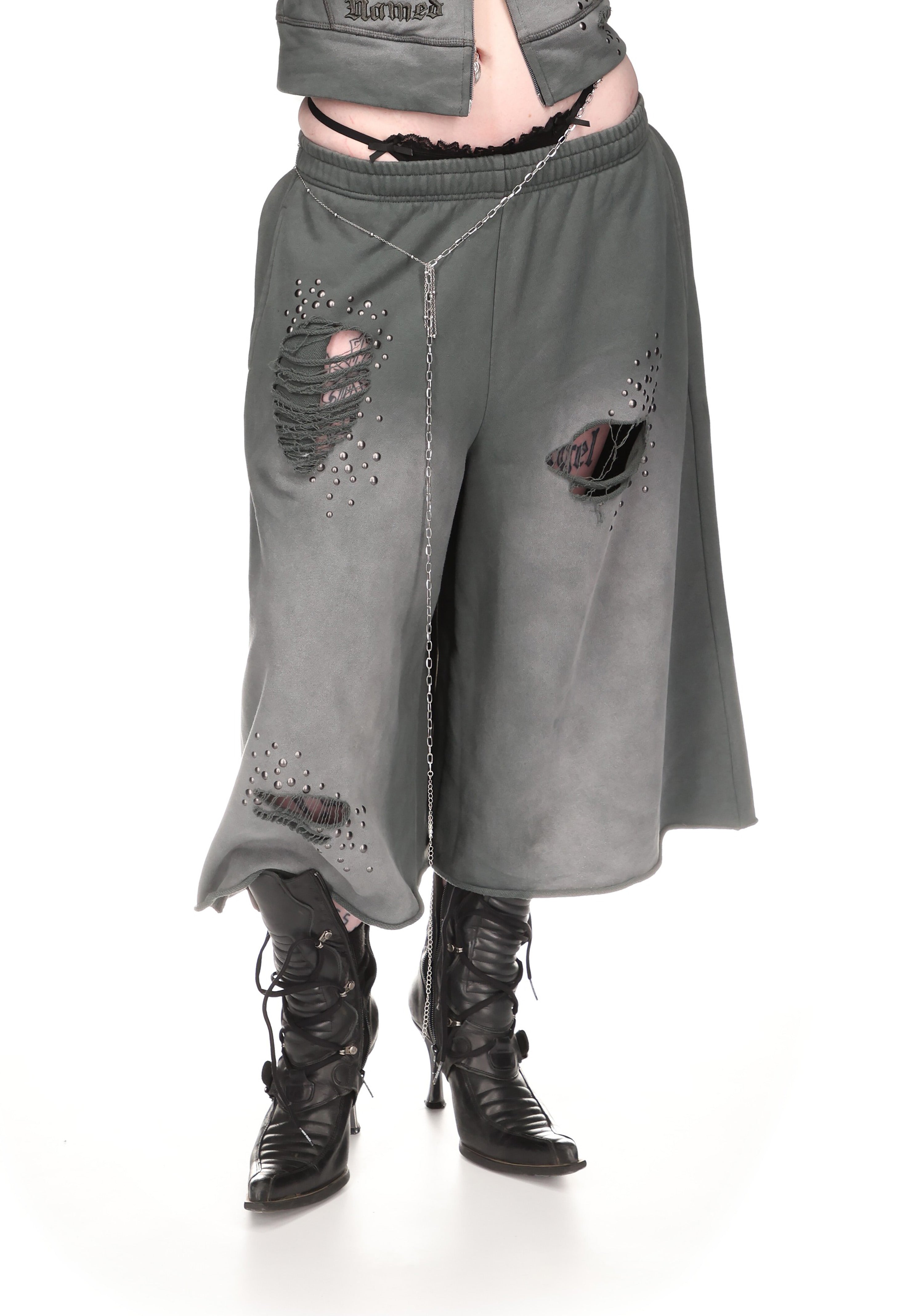 SHADOW STUDDED OVERSIZED SWEATSHORTS WASHED GREY