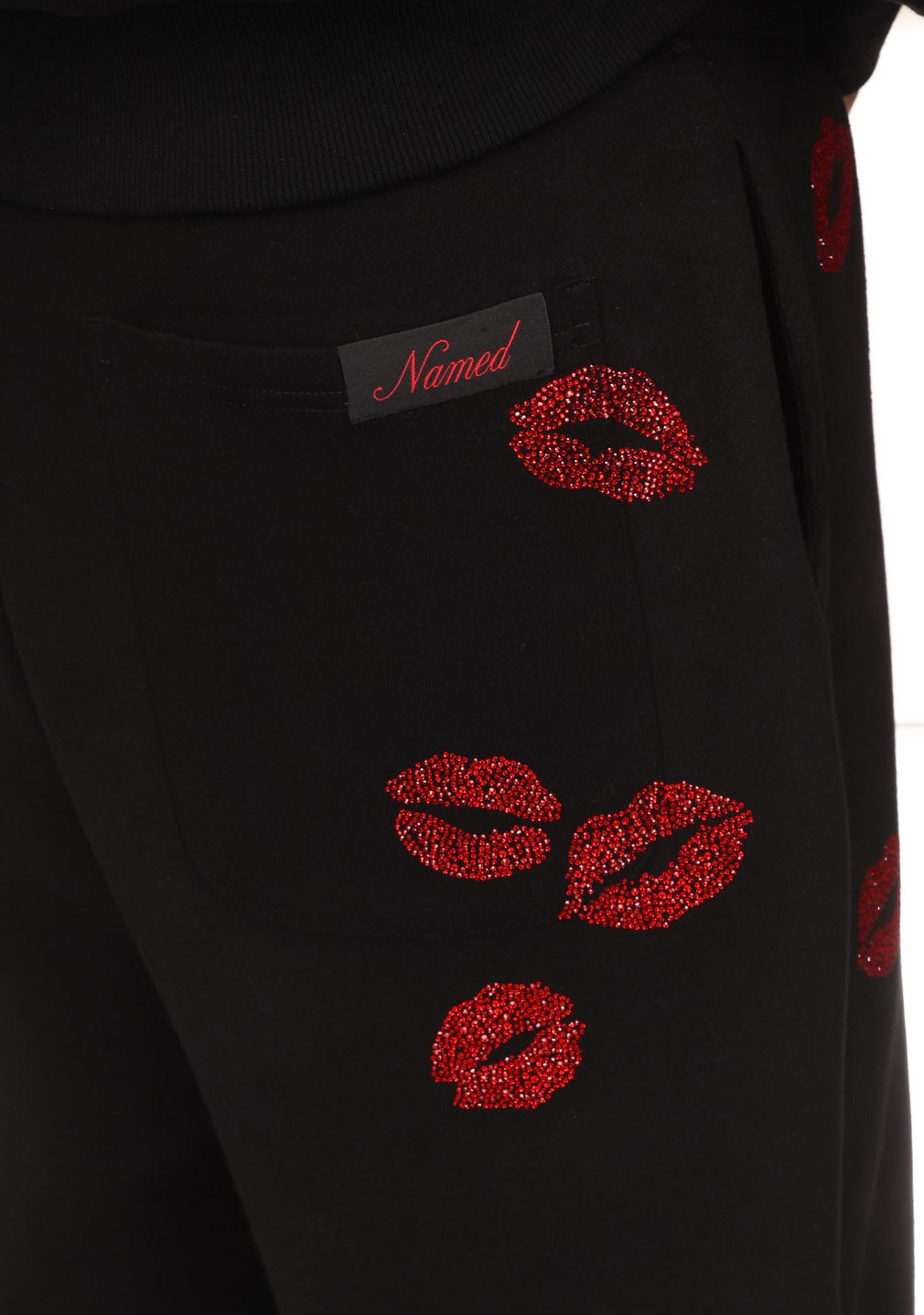 TEASE RHINESTONE KISS OVERSIZED SWEATPANTS BLACK