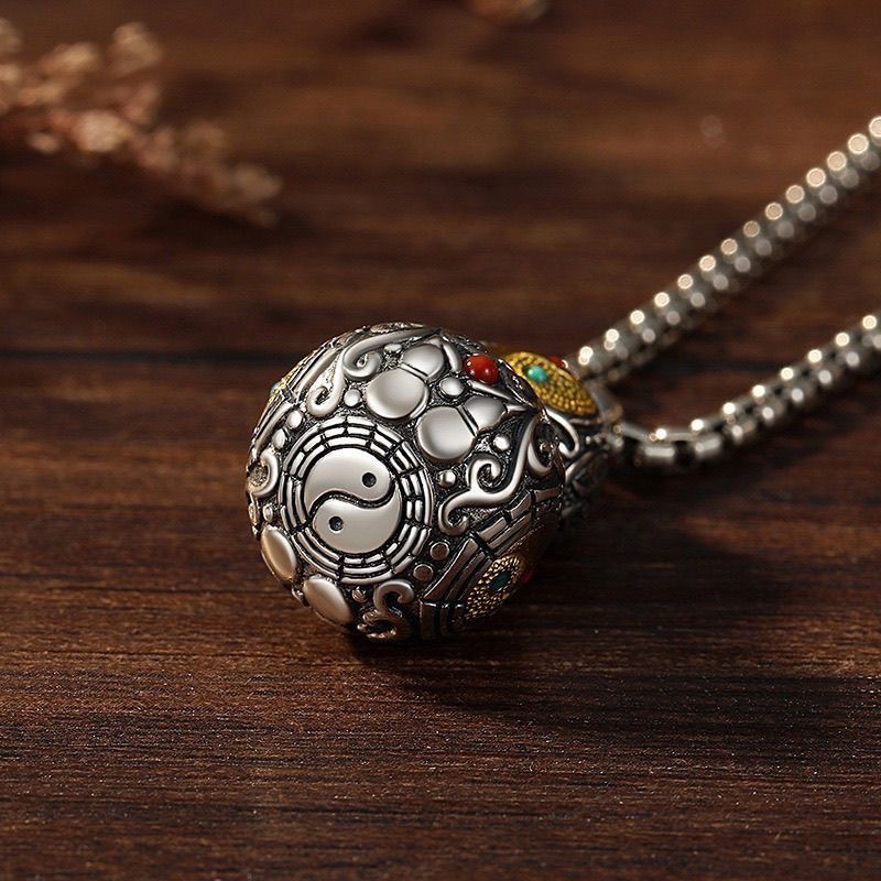 Hand Carved Bagua Yin Yang Gourd Pendant Necklace, Openable Vintage Calabash Amulet Locket 手工雕刻八卦阴阳葫芦吊坠项链，可开合复古葫芦护身符嘎乌盒
